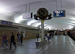 Студент прыгнул под поезд на станции метро «Площадь Ленина»