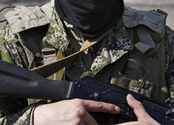 Переодетые в украинскую форму боевики расстреливают местных жителей