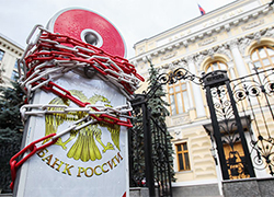 Центробанк РФ отпустил рубль в «свободное плавание»