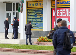 A worker of shopping mall “Schastie” said that there two or three shots.