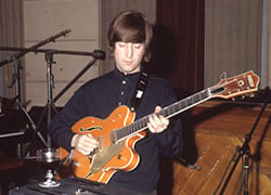 Одну из гитар Джона Леннона выставят на аукционе в Лондоне