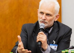 Ales Bialiatski publishes book he wrote in prison