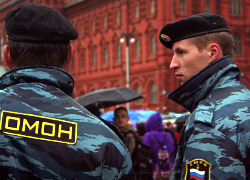 Украинцы в Москве голосуют под надзором ОМОНа