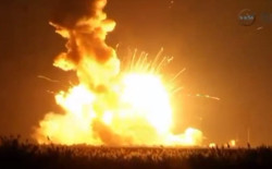 Ракету Antares уничтожили после сбоя на старте по команде операторов