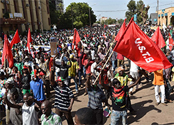 «Черная весна» в Буркина-Фасо: демонстранты протестуют против военных