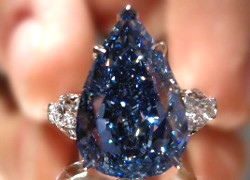 Голубой бриллиант установил рекорд цены на аукционе Нью-Йорка