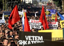 Тысячи албанцев вышли на акцию протеста в центре Тираны