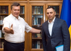 Крыніца: ЕЗ здымае санкцыі з Партнова і яшчэ 2 паплечнікаў Януковіча