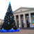 Фотофакт: Елку возле Белгосфилармонии украсили в цвета «Газпрома»