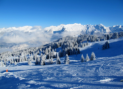 У французскіх Альпах праз снегапад захраслі 15 тысяч аўтамабіляў