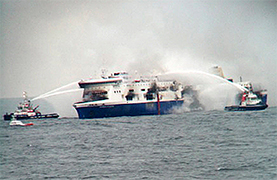 100 пассажиров сгоревшего в Адриатике парома пропали без вести