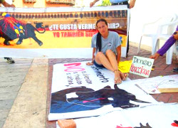Колумбийская правозащитница воткнула в себя более 2 тысяч игл