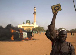 Беспорядки в Нигере: демонстранты жгут христианские церкви