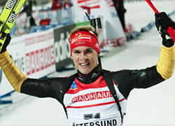 Сымон Шэмп перамог у спрынце на этапе Кубка свету ў біятлоне