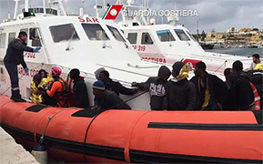 За три дня в Средиземном море спасены 2700 мигрантов