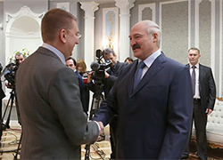 Лукашэнка: Мы шмат пазычаем на Захадзе