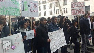 Жители Тбилиси вышли на митинг из-за девальвации