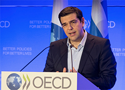 Премьер-министр Греции потребовал от Меркель денег для выплаты долга