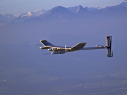 Solar Impulse готовится к перелету через Тихий океан