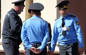 Lukashenka: Men In Uniform Should Pay Attention To Everything