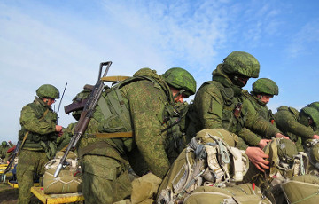 Hundreds Of Russian Paratroopers To Stay In Belarus For About A Month