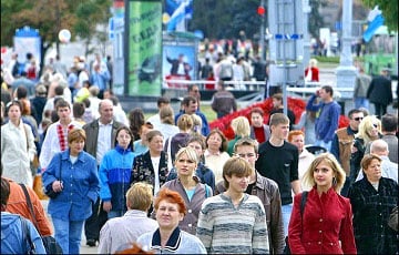 Более трех миллионов белорусов не могут позволить себе минимальный набор товаров и услуг