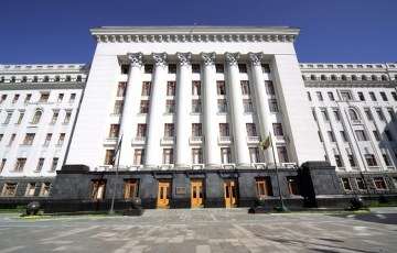В Администрацию президента Украины можно приходить в шортах