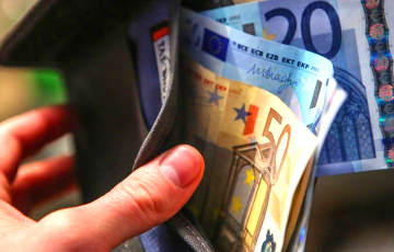 Гродненец вернул в банк 450 евро, которые ему выдали по ошибке
