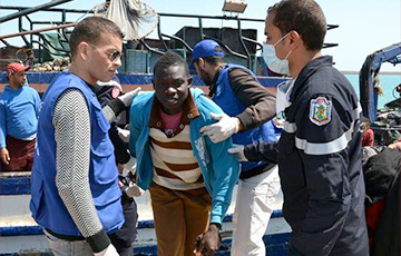 Переправка мигрантов через Средиземное море: чем темнее твоя кожа, тем ниже твое место