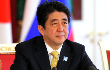 Премьер-министр Японии прибыл в Москву на переговоры с Путиным