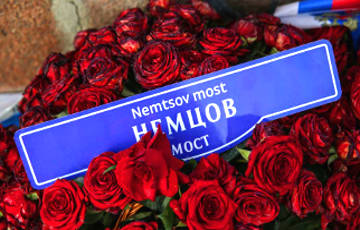 Мемориал памяти Немцова вновь разрушили
