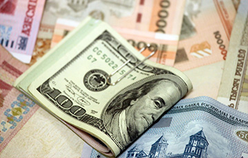Доллар вырос на 120 белорусских рублей