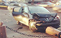ДТП напротив ГУМа: Peugeot выехал на тротуар и сбил мраморный столб