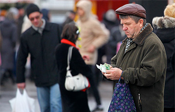 Средняя зарплата в Беларуси снижается третий месяц подряд