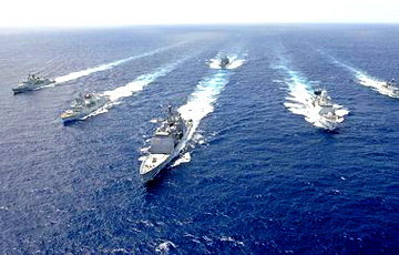 Корабли ВМС России сопровождают американские в Черном море