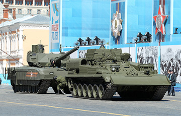 New Russian tank ‘breaks down’ during parade rehearsal