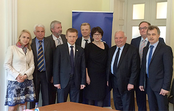 Белорусская оппозиция в Риге требует переговоров с властями при посредничестве ЕС