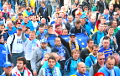 Тысячи фанатов «Днепра» прошли маршем по центру Варшавы