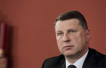 Президент Латвии отказался от кортежей с мигалками
