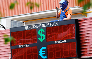 В России вновь стремительно растет доллар и евро