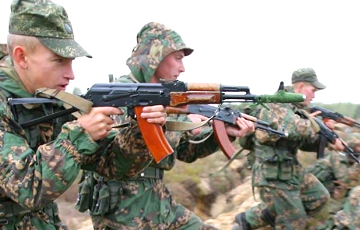 Беларусь перебросила к границе с Украиной силы специальных операций и Ми-8