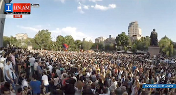 На новую акцию протеста в Ереване вышли пять тысяч человек