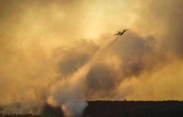 Пажар пад Чарнобылем тушаць з самалётаў