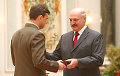Лукашенко наградил начальника ОАЦ