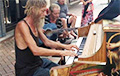 Ролик о бездомном пианисте из Флориды стал хитом соцсетей