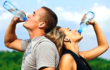 Как пить воду в жару правильно: неожиданные советы врача