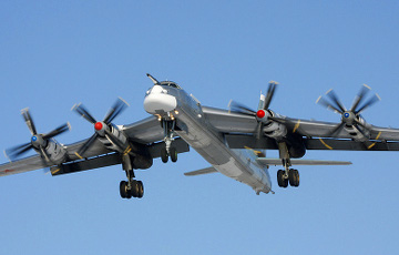 Russian bomber pilots send greetings on Independence Day to interceptors