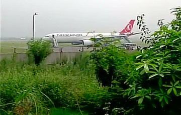 Самолет Turkish Airlines совершил экстренную посадку из-за надписи на зеркале
