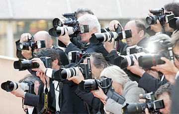 Маникюрш, фотографов и ремонтников поставили на учет