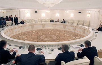 Ukraine peace talks in Minsk to continue today after no progress on Monday